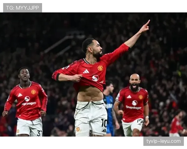 曼联更衣室矛盾再度曝光,对球队赛季稳定性带来影响 曼联更衣室矛盾再度曝光,对球队赛季稳定性带来影响