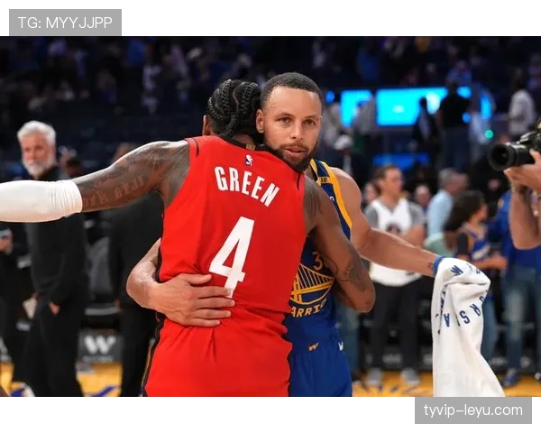 格林挡拆为库里创造空间，组织效率比上季明显提升