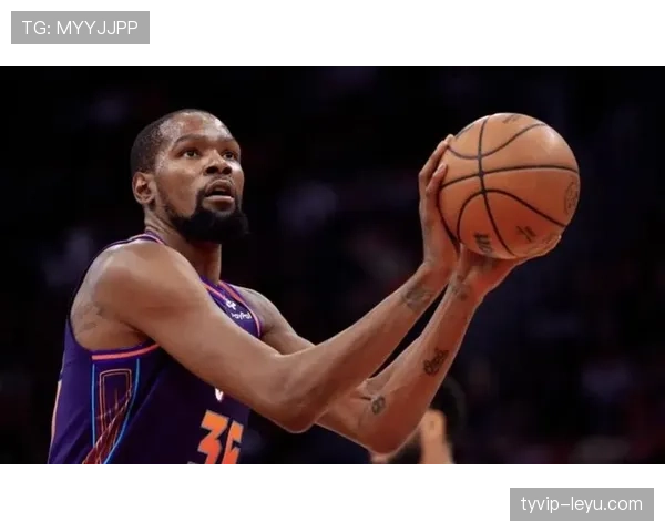 杜兰特无球牵制力改变对手防守布局，拉开空间助球队进攻效率提升